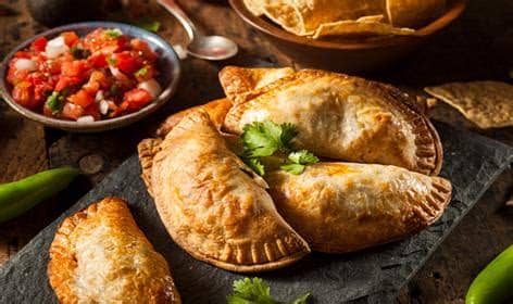 Empanada Austral (Sabor Chileno-Argentino). Gefüllte Teigpastete. (Por ahora, solo en Zurich)